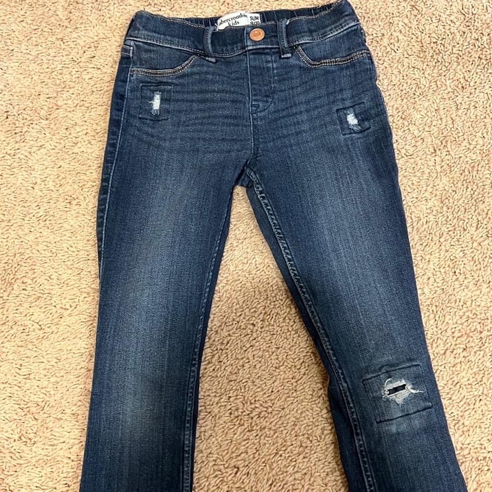 Abercrombie Girls pull on Jean legging.  Size 9/10.  Excellent condition